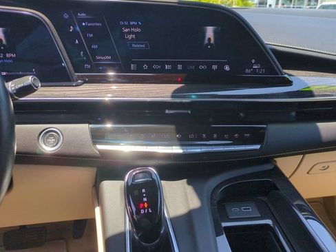 Used 2022 Cadillac Escalade Premium Luxury RWD image 14