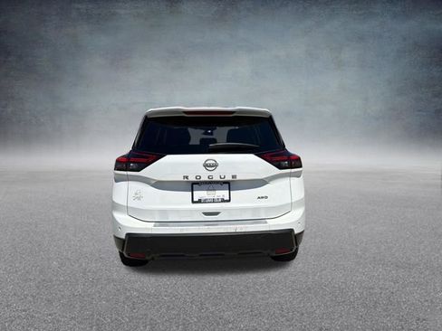 Used 2024 Nissan Rogue S image 6