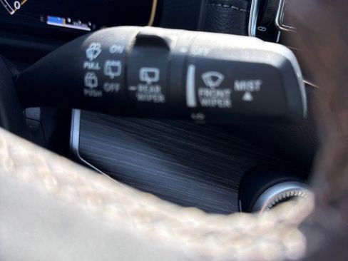 Used 2024 Jeep Wagoneer Series II image 31