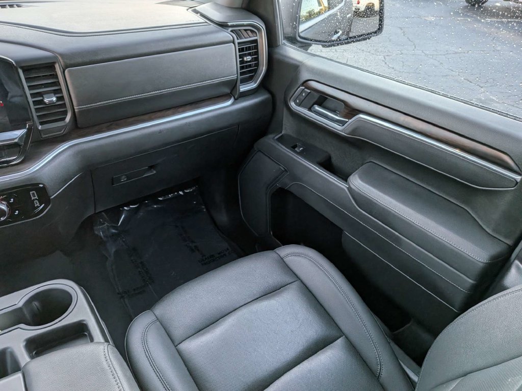 Used 2025 GMC Sierra 1500 SLT AWD/4WD image 17