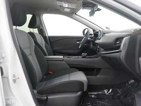 Used 2023 Nissan Rogue SV image 11