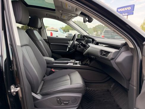 Used 2024 Audi Q8 e-tron Premium AWD/4WD image 29