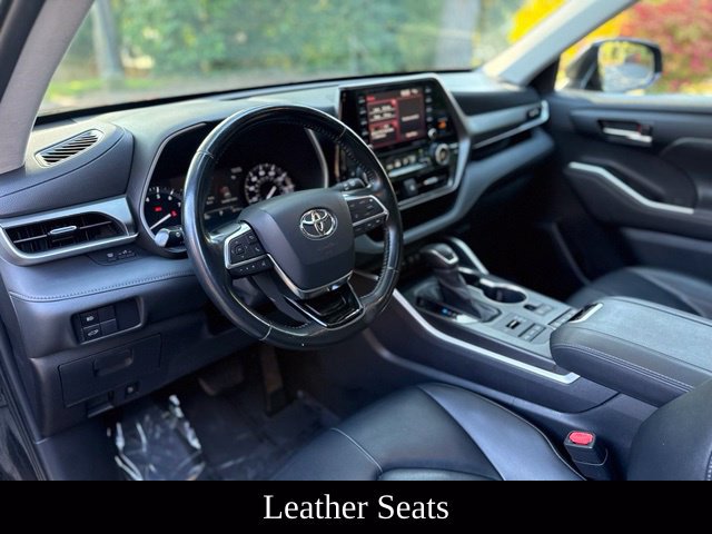 Used 2020 Toyota Highlander XLE AWD/4WD image 12