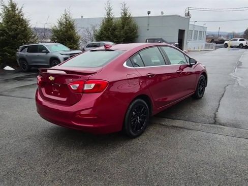 Used 2019 Chevrolet Cruze LT image 9