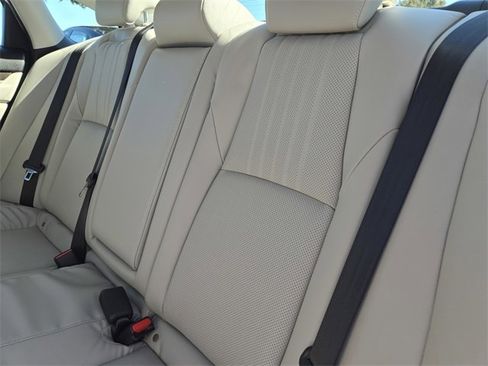 Used 2018 Honda Accord Touring image 9