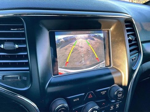 Used 2020 Jeep Grand Cherokee Laredo image 17