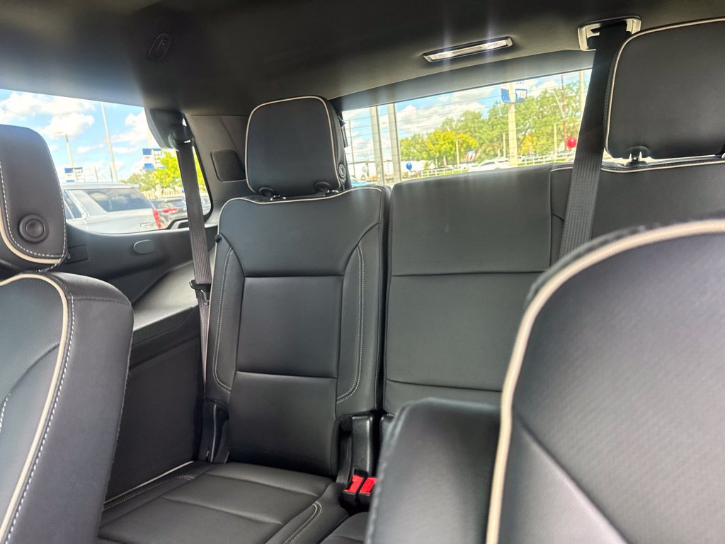 Used 2024 GMC Yukon SLT w/ SLT Luxury Package RWD image 11