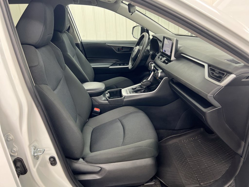 Used 2024 Toyota RAV4 LE AWD/4WD image 21