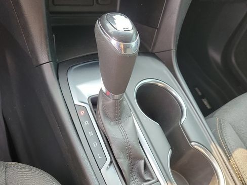 Used 2019 Chevrolet Equinox LT FWD image 34