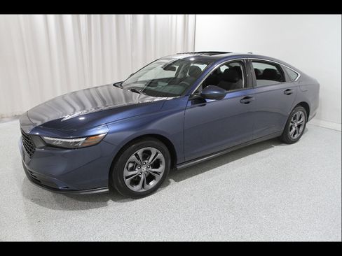 Used 2023 Honda Accord EX image 3