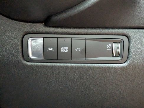 Certified 2024 Chevrolet Equinox EV RS FWD image 39