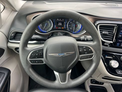 Used 2018 Chrysler Pacifica Touring Plus image 29