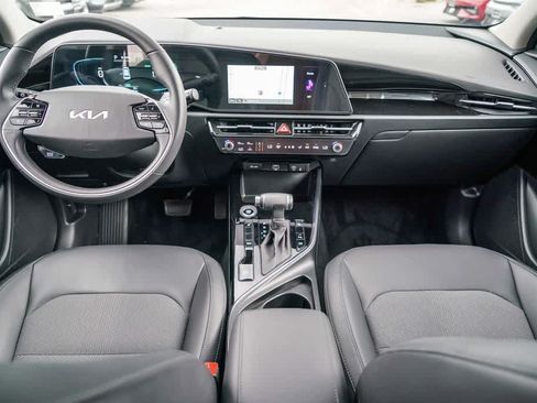 Certified 2025 Kia Niro EX FWD image 11