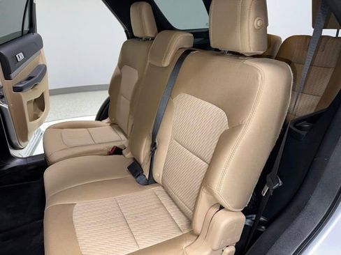 Used 2017 Ford Explorer 4WD image 2