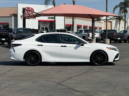 Used 2021 Toyota Camry SE w/ Convenience Package FWD image 4
