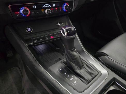 Used 2024 Audi Q3 2.0T Premium w/ Convenience Package image 16