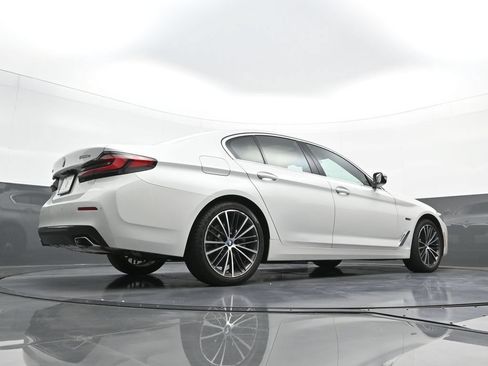 Used 2023 BMW 530e xDrive w/ Premium Package AWD/4WD image 28