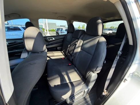 Used 2020 Nissan Pathfinder S FWD image 24