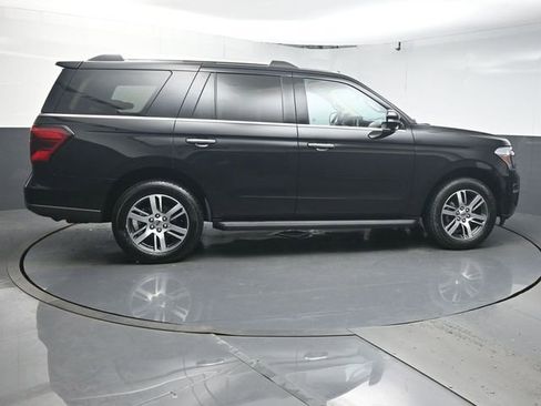 Used 2024 Ford Expedition Limited image 8