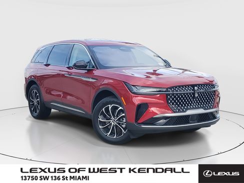 Used 2025 Lincoln Nautilus Premier image 1