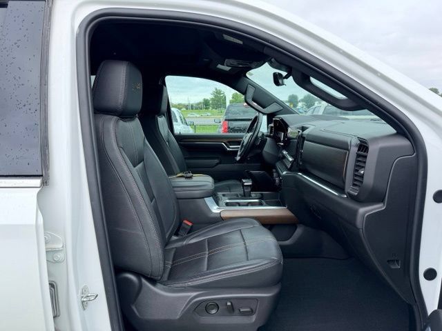 Used 2024 Chevrolet Silverado 1500 High Country w/ Technology Package AWD/4WD image 11
