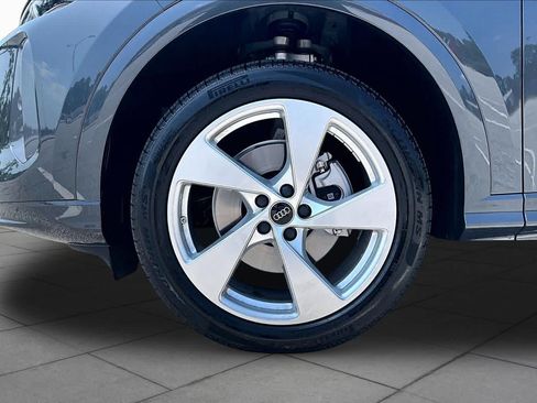 Used 2025 Audi Q5 Premium Plus AWD/4WD image 11
