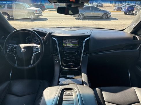 Used 2019 Cadillac Escalade ESV Platinum image 12