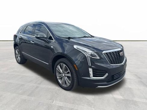 Used 2022 Cadillac XT5 Premium Luxury w/ Technology Package AWD/4WD image 2