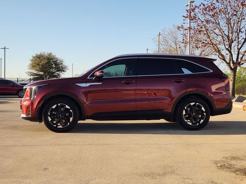 Used 2025 Kia Sorento S w/ Panoramic Sunroof Package image 4