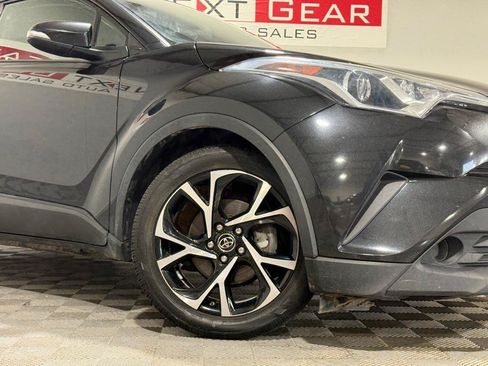 Used 2019 Toyota C-HR XLE FWD image 38