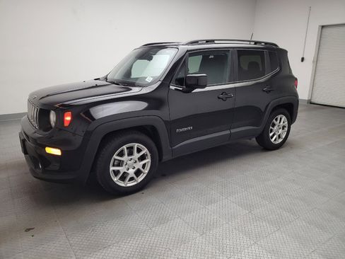 Used 2019 Jeep Renegade Latitude image 2