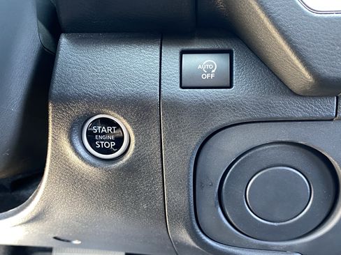 Used 2025 Nissan Frontier SV RWD image 26