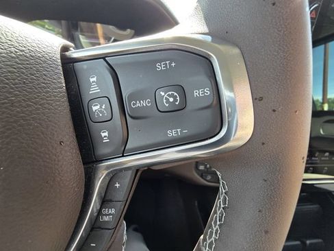 Used 2025 RAM 1500 Laramie AWD/4WD image 16