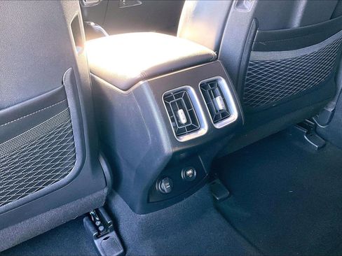 Used 2022 Kia Sorento EX w/ Panoramic Sunroof Package image 11