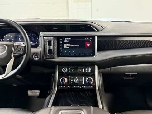 Used 2023 GMC Yukon Denali AWD/4WD image 18
