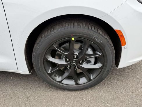 New 2026 Chrysler Pacifica Select w/ S Appearance Package AWD/4WD image 12