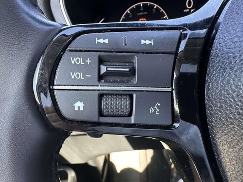 Used 2025 Honda Pilot Touring image 19