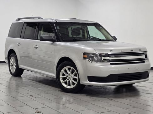 Used 2019 Ford Flex SE image 2