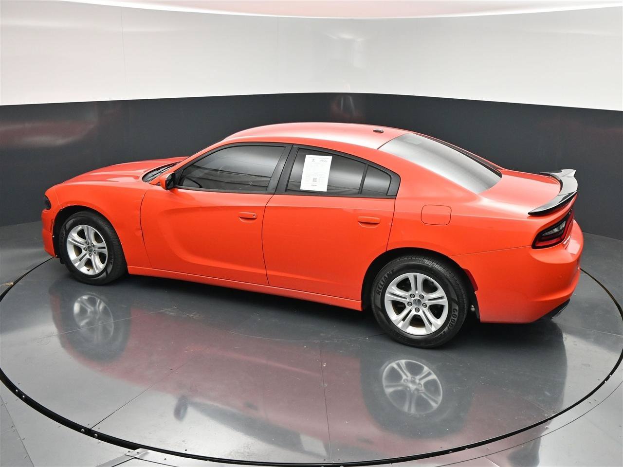 Used 2018 Dodge Charger SXT RWD image 26