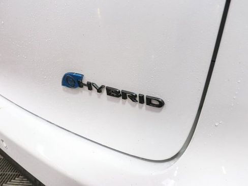 Used 2024 Chrysler Pacifica Select image 10