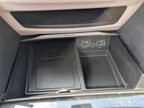 Used 2023 Chrysler Pacifica Limited FWD image 20