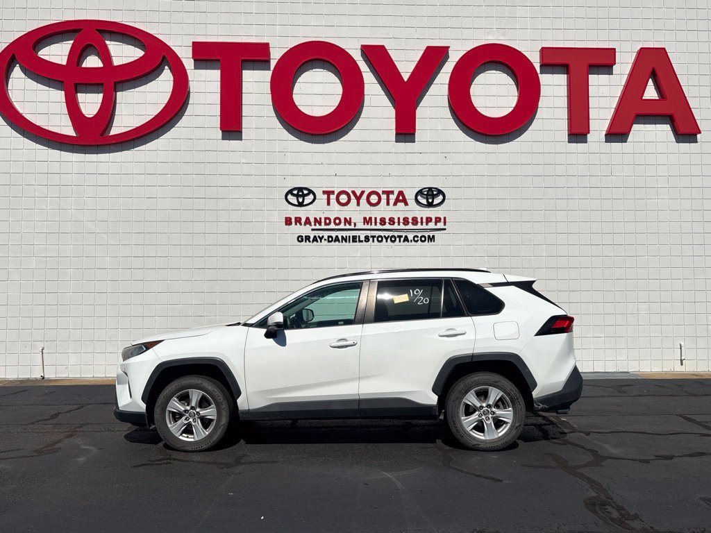 Used 2021 Toyota RAV4 XLE FWD image 4