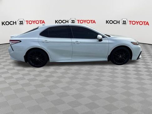 Used 2022 Toyota Camry XSE image 9