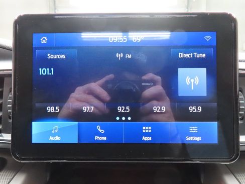 Used 2024 Ford Explorer XLT w/ XLT Sport Appearance Package AWD/4WD image 15