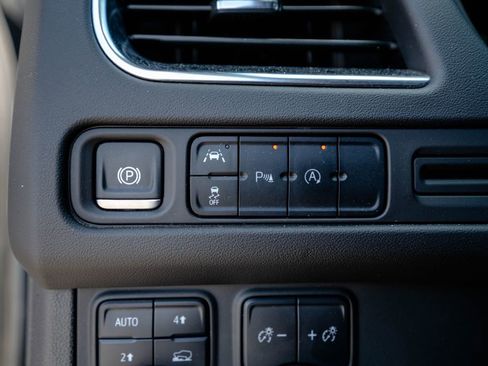 Certified 2024 Chevrolet Suburban LT AWD/4WD image 23