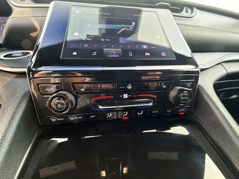 Used 2025 Jeep Grand Cherokee Altitude RWD image 25