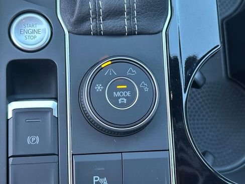 Used 2023 Volkswagen Atlas Cross Sport SEL R-Line image 39