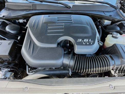 Used 2023 Chrysler 300 Touring w/ Sport Appearance Package RWD image 28