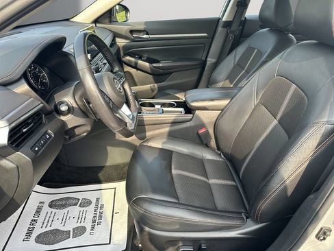 Used 2024 Nissan Altima 2.5 SR FWD image 12