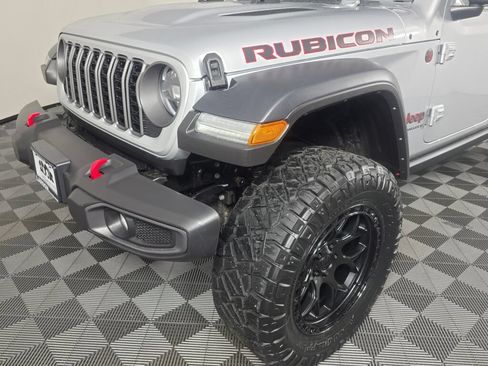 Used 2024 Jeep Wrangler Unlimited Rubicon AWD/4WD image 10